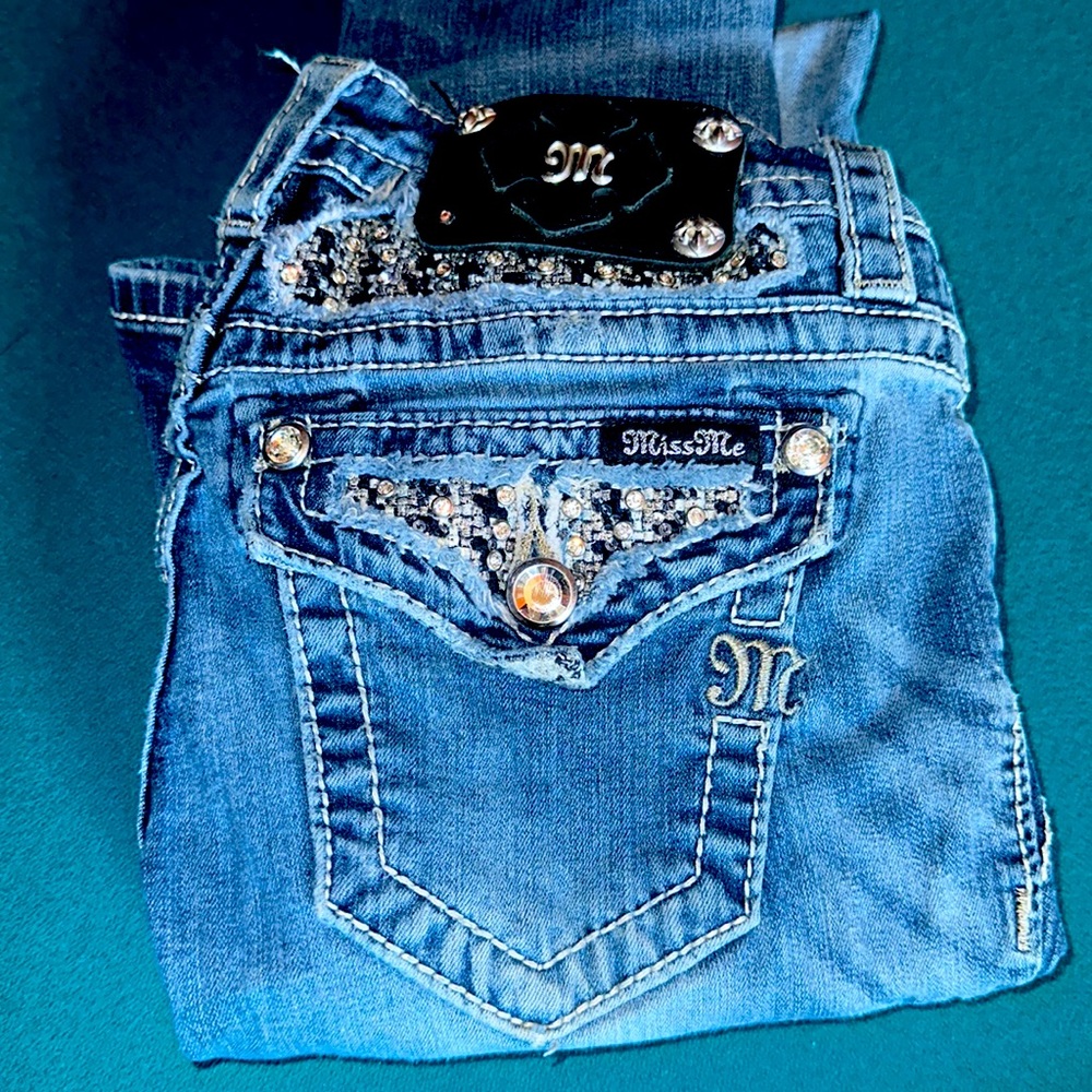 Miss me size 24 jeweled design on pocket JP59088 boot cut